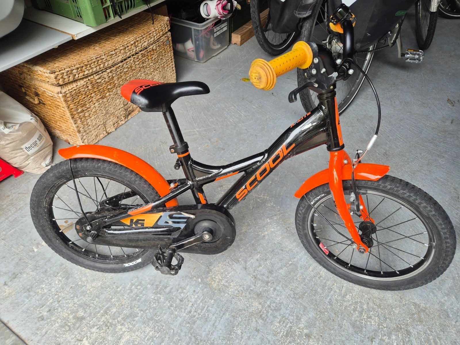 16" Scool Jongensfiets Zwart/Oranje - Rijklaar!, Terugtraprem, Gebruikt, 49 tot 53 cm, Ophalen
