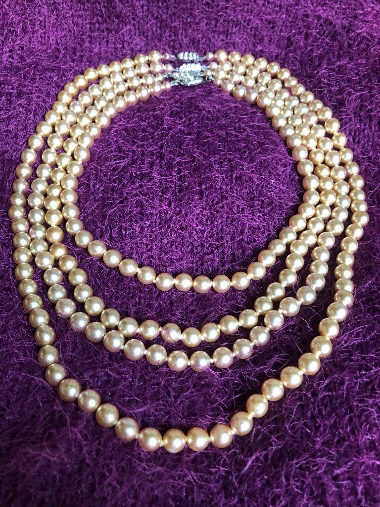 4 Parel kettingen geknoopt armband en oorstekers goud glans, Ophalen of Verzenden, Gebruikt, Goud, Overige materialen