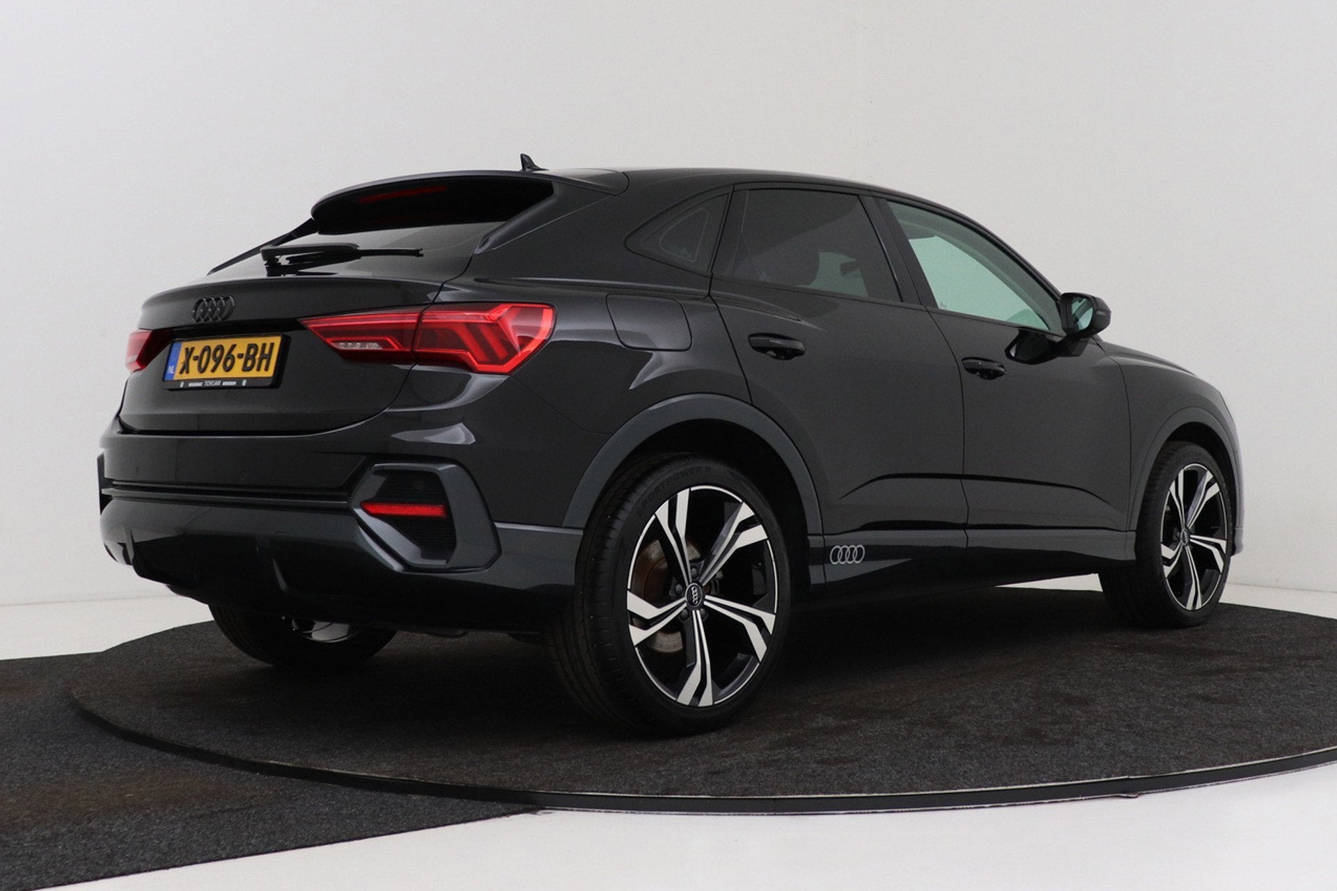 Audi Q3 Sportback 35 TFSI S-Line Edition | Adap. Cruise | Ca, Auto's, 4 cilinders, 150 pk, 1505 kg, Zwart