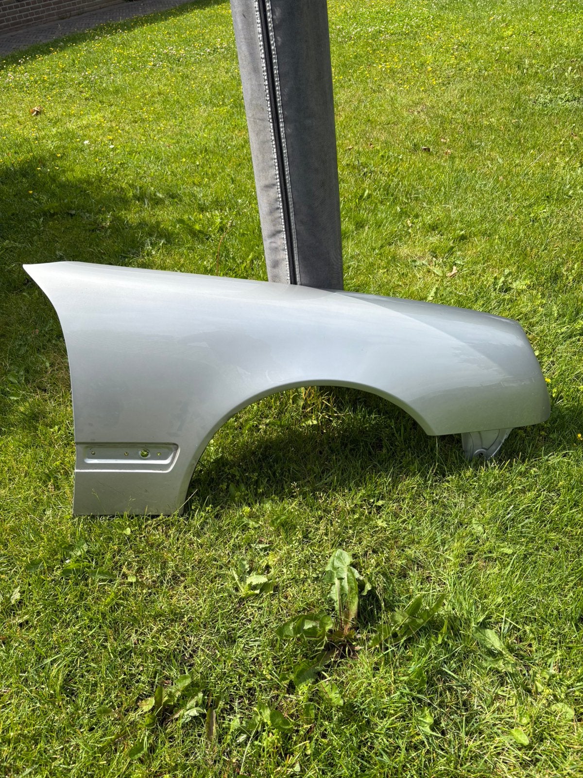 Spatbord Mercedes w210 nieuw matige pasvorm kleur 744, Auto-onderdelen, Carrosserie en Plaatwerk, Spatbord, Voor, Nieuw, Ophalen