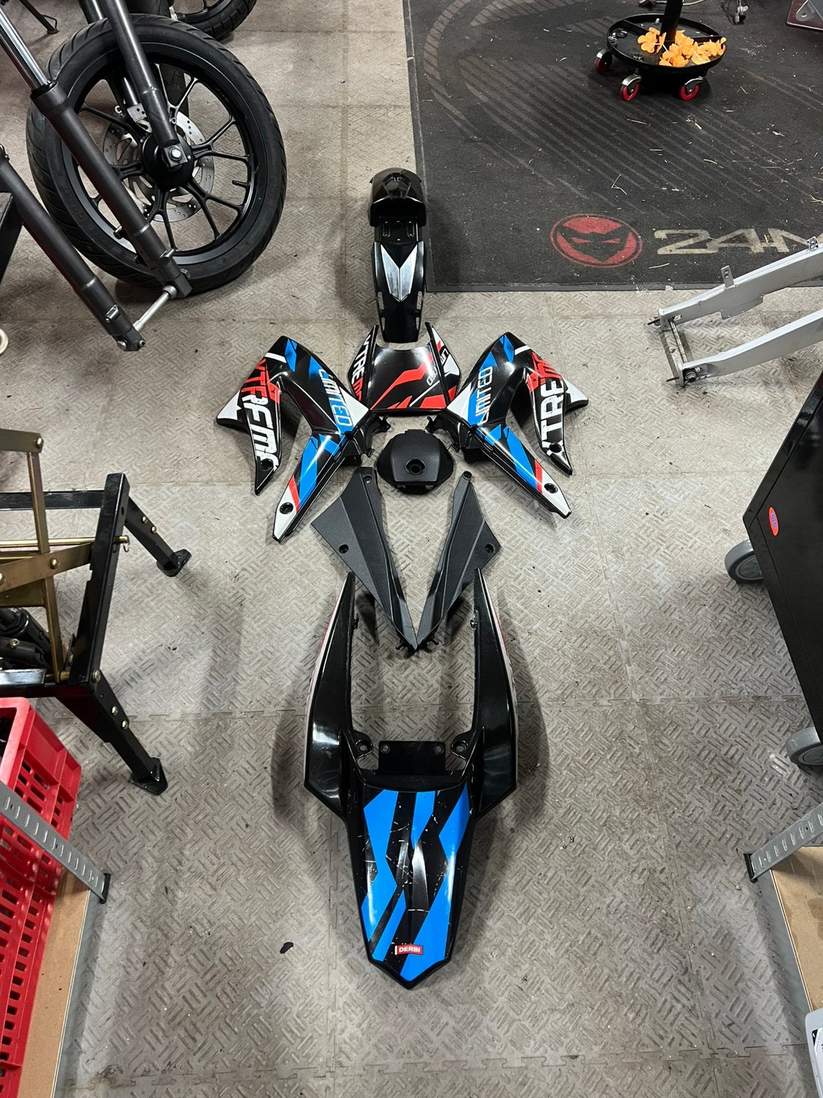 Derbi limited kappenset na 2011, Derbi senda/drd, Gebruikt, Kappenset, Verzenden