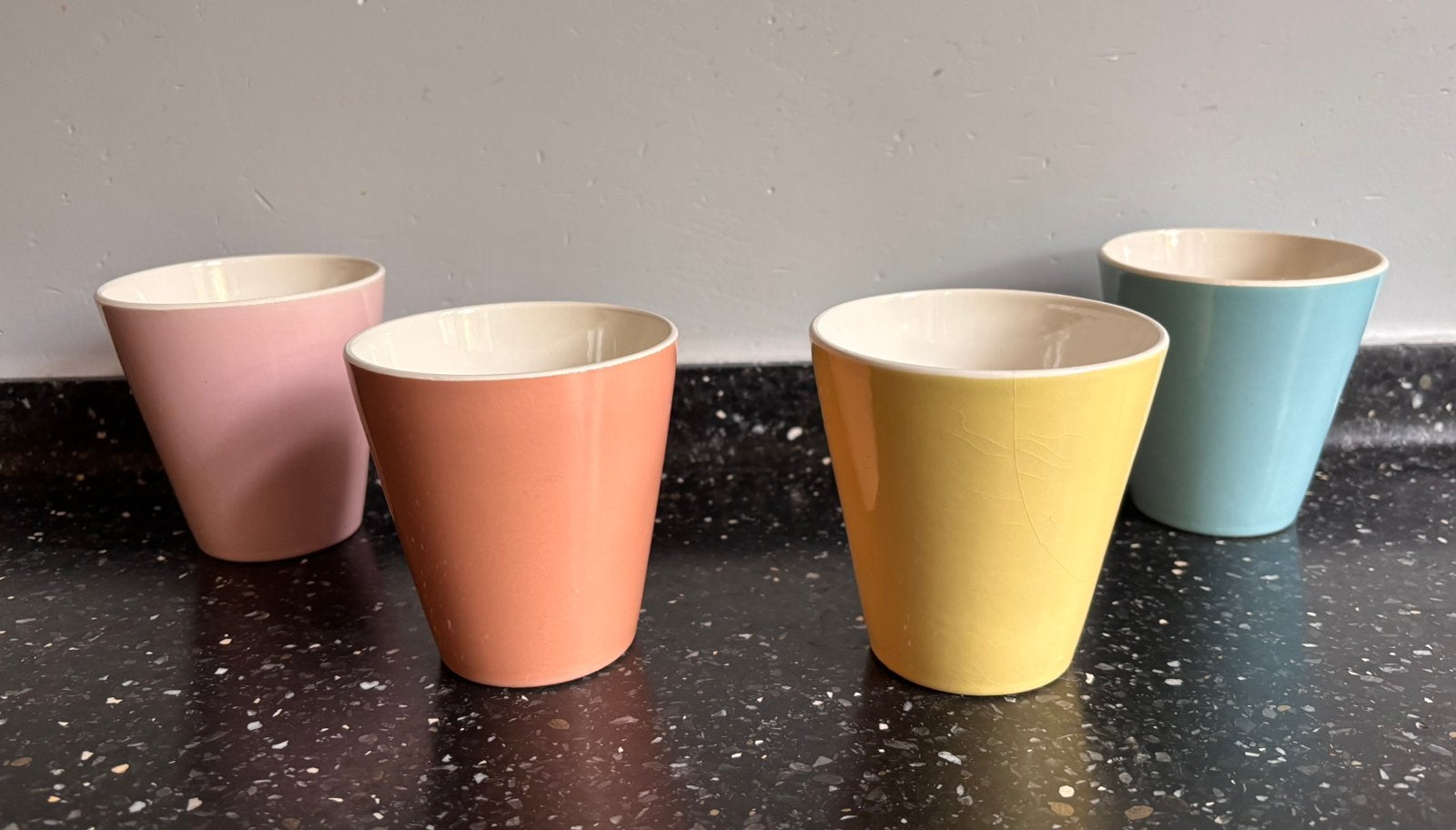 4 bekers Boch Belgium pastel, Overige merken, Verzenden, Mok, Zo goed als nieuw