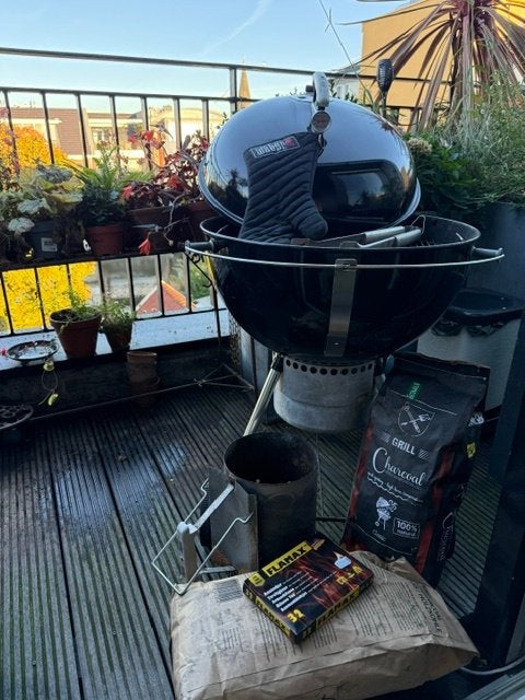 Weber BBQ met accessoires en houtskool, Ophalen, Gebruikt, Weber, Met accessoires