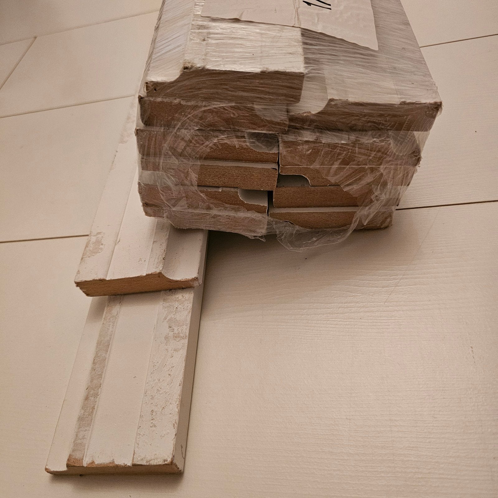 MDF wit plinten 18x8x243  stuks 13 nieuwe, Doe-het-zelf en Verbouw, Plinten en Afwerking, Ophalen, Nieuw, Mdf, 200 tot 250 cm