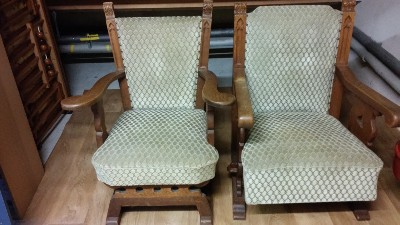 Antieke fauteuil, Ophalen