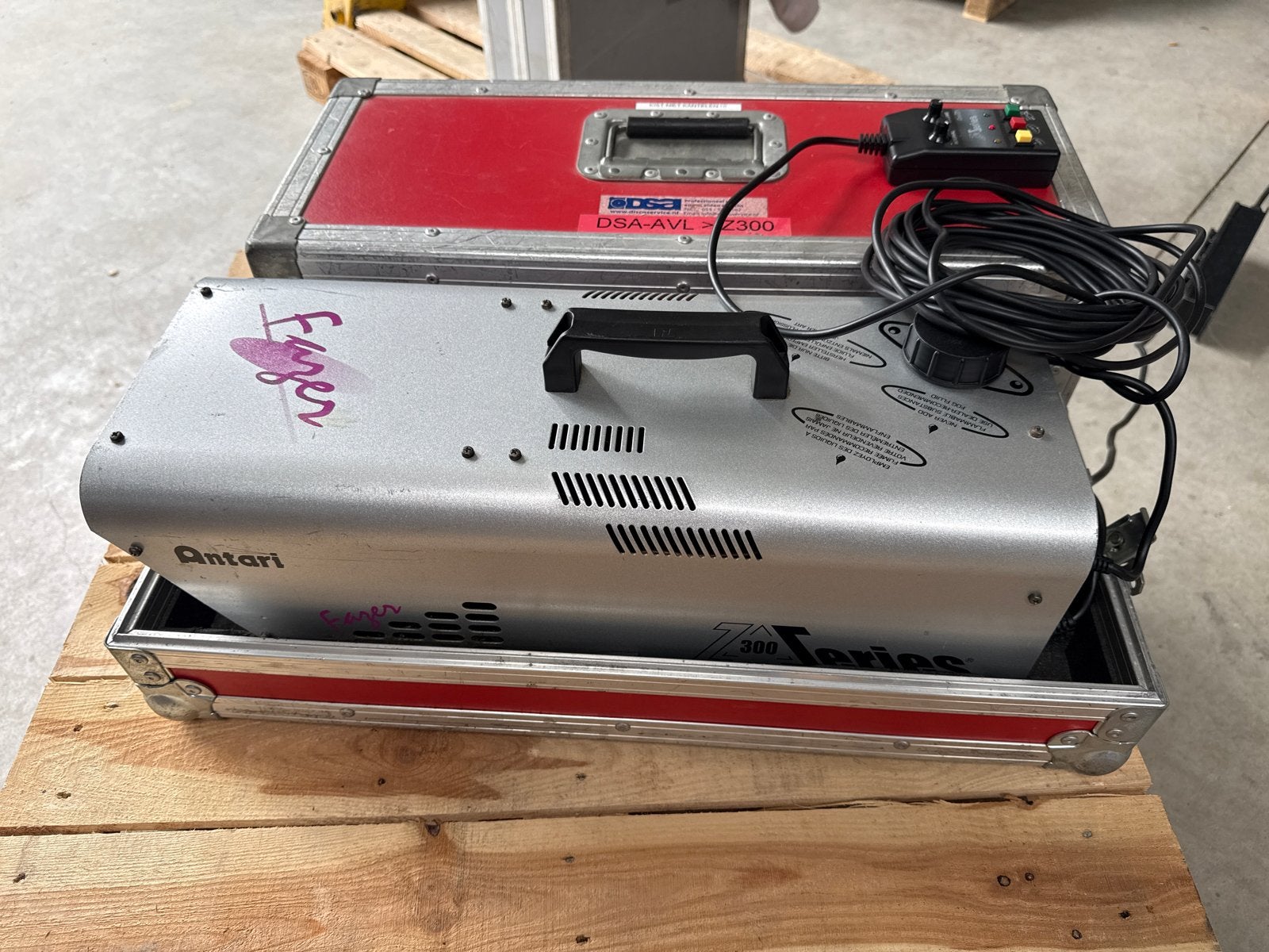 2e Antari Z300 Fazer in flightcase  Zeer goede staat, Ophalen, Zo goed als nieuw, Rookmachine