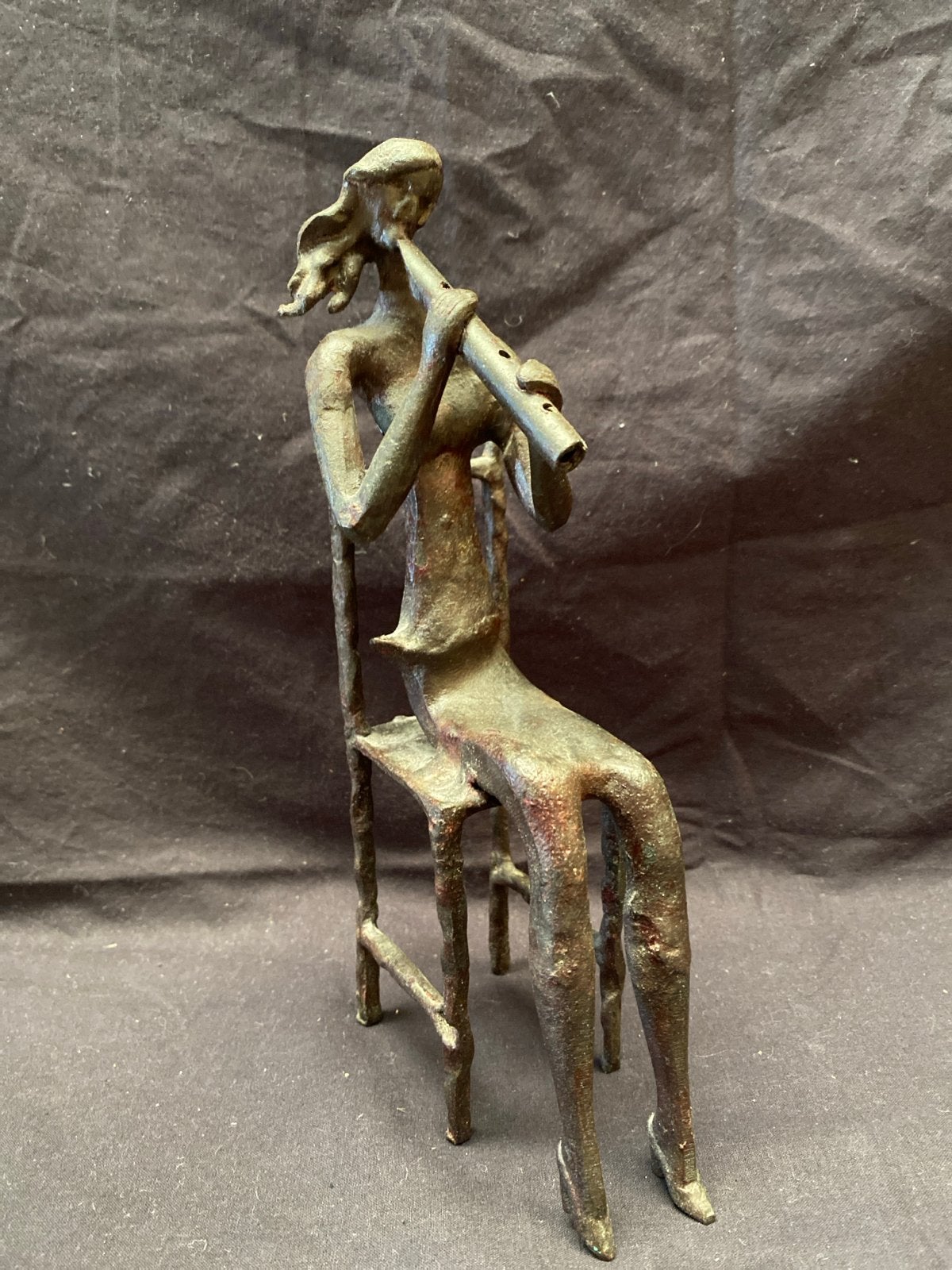Bronzen beeld van fluitspelende vrouw, Ophalen of Verzenden, 20 - 50 cm, Beeld, Bruin