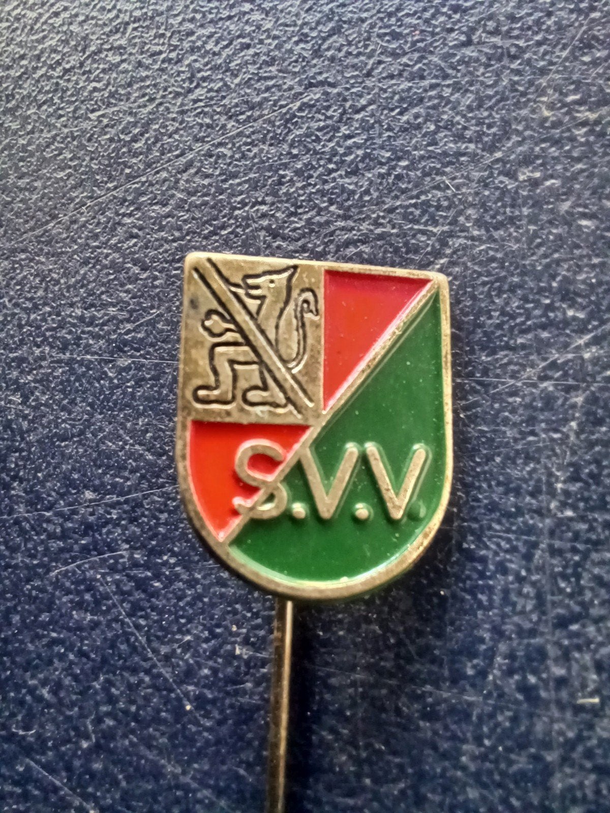 Speldje SVV (sport voetbal Schiedam), Ophalen of Verzenden, Gebruikt, Sport, Speldje of Pin