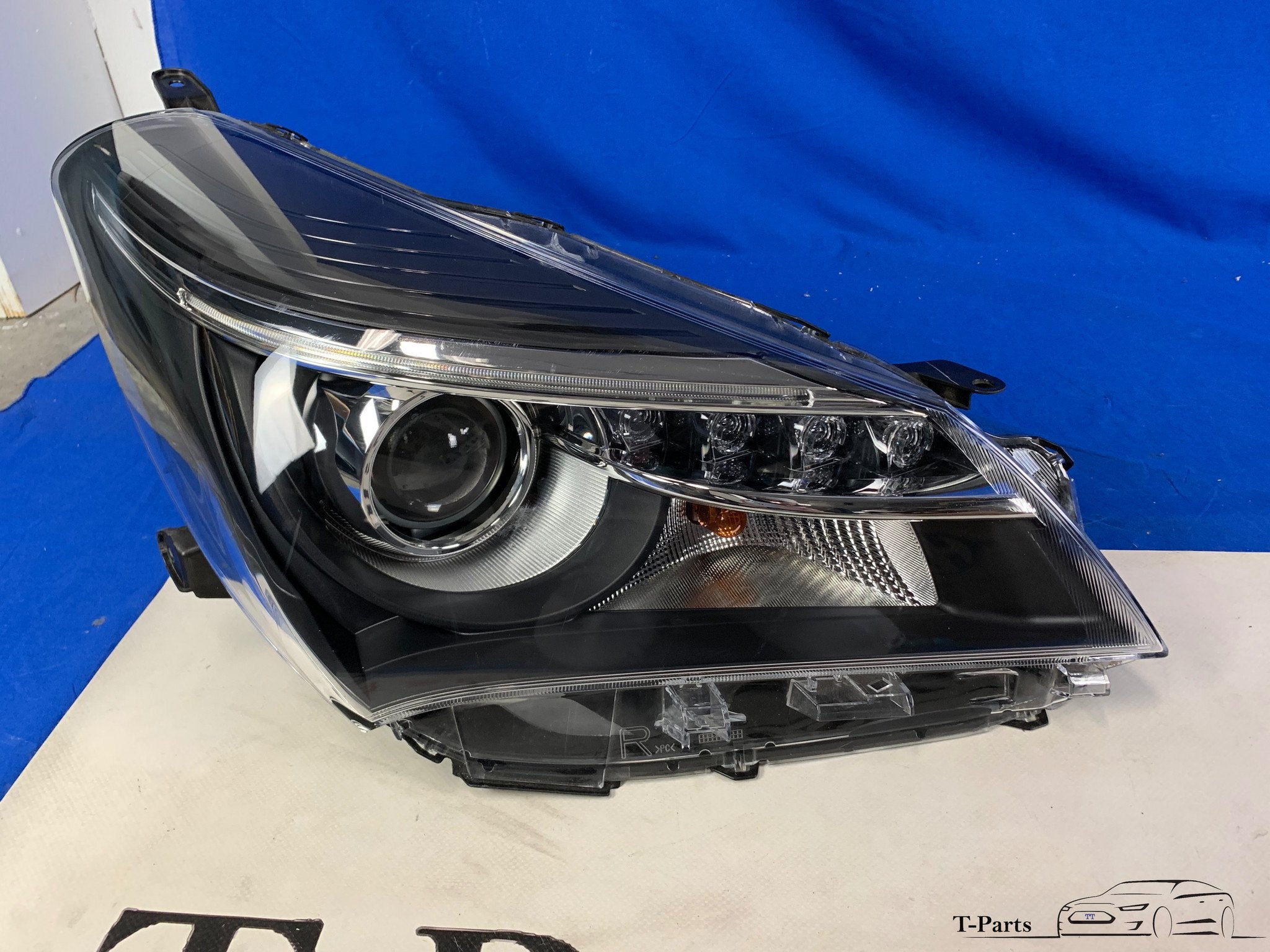 Foto 3 van Toyota yaris koplamp rechts LED dagrijverlichting 2014+ lamp