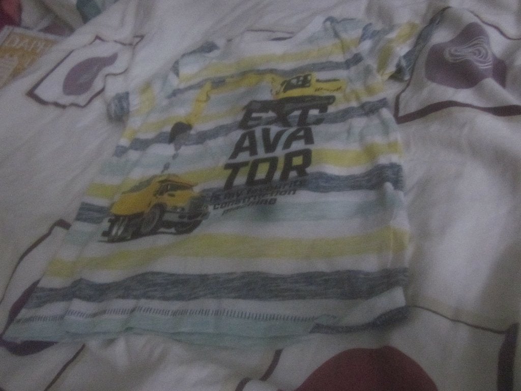 Nw wit/blauwtinten/zachtgeel/zwrt shirtje bouwvoertuigen 110, Ophalen of Verzenden, Nieuw, Jongen, Shirt of Longsleeve