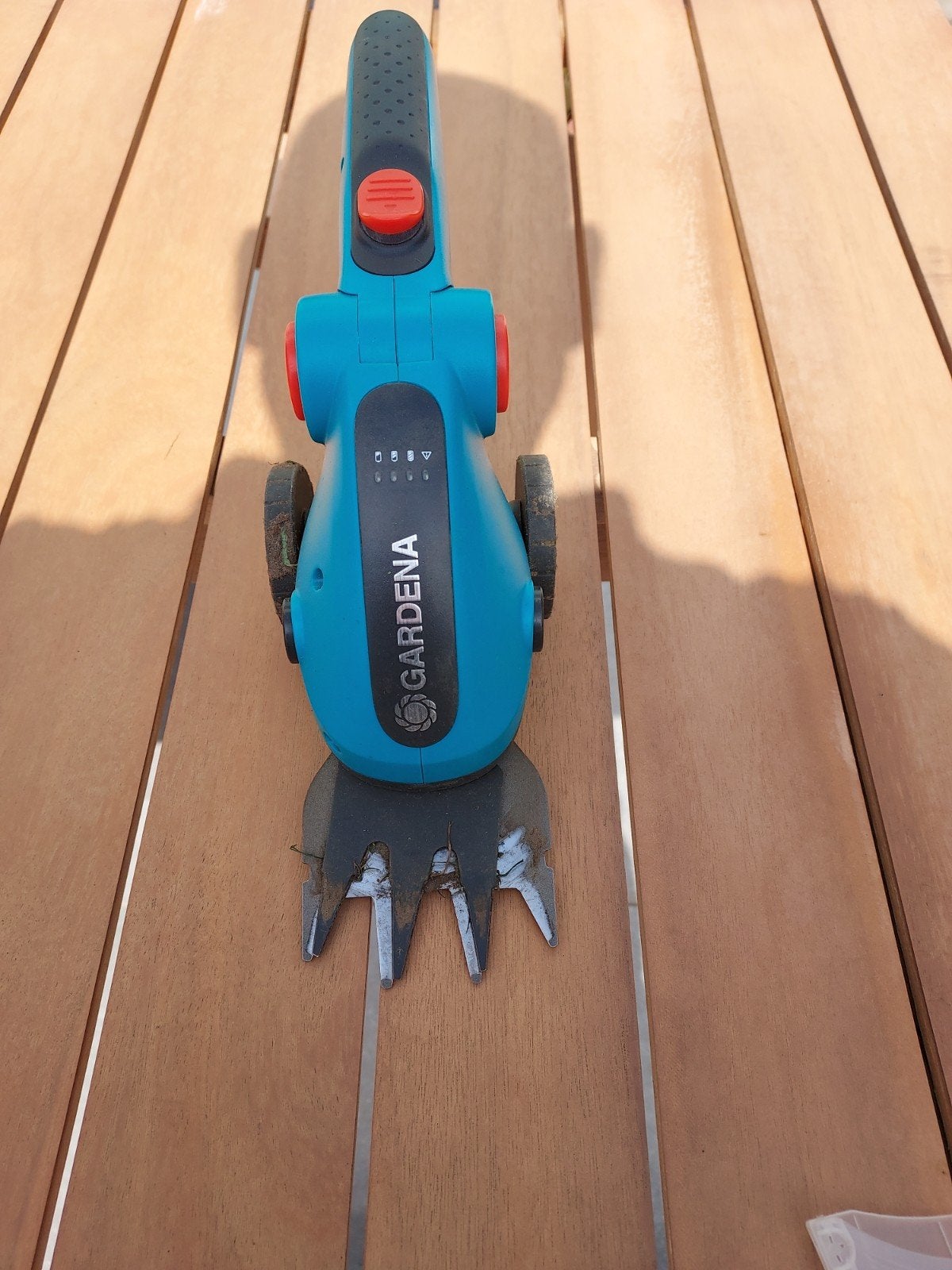 Gardena Accu Gras- en Buxusschaar, Ophalen, Gebruikt, Accu, Minder dan 10 cm