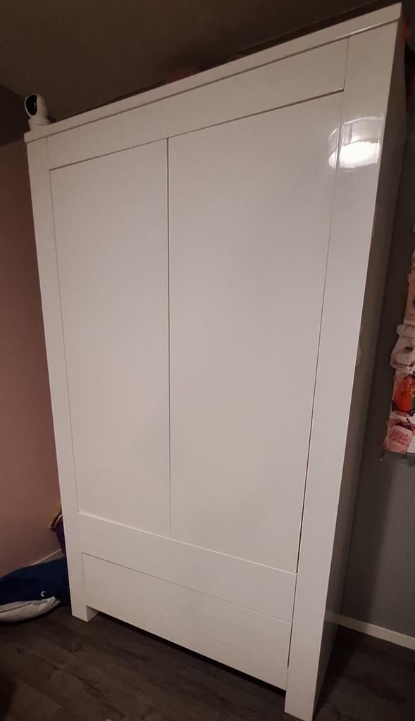 Complete babykamer: kast, commode, ledikant + matras, Ophalen, Gebruikt, 50 tot 70 cm, 105 cm of meer