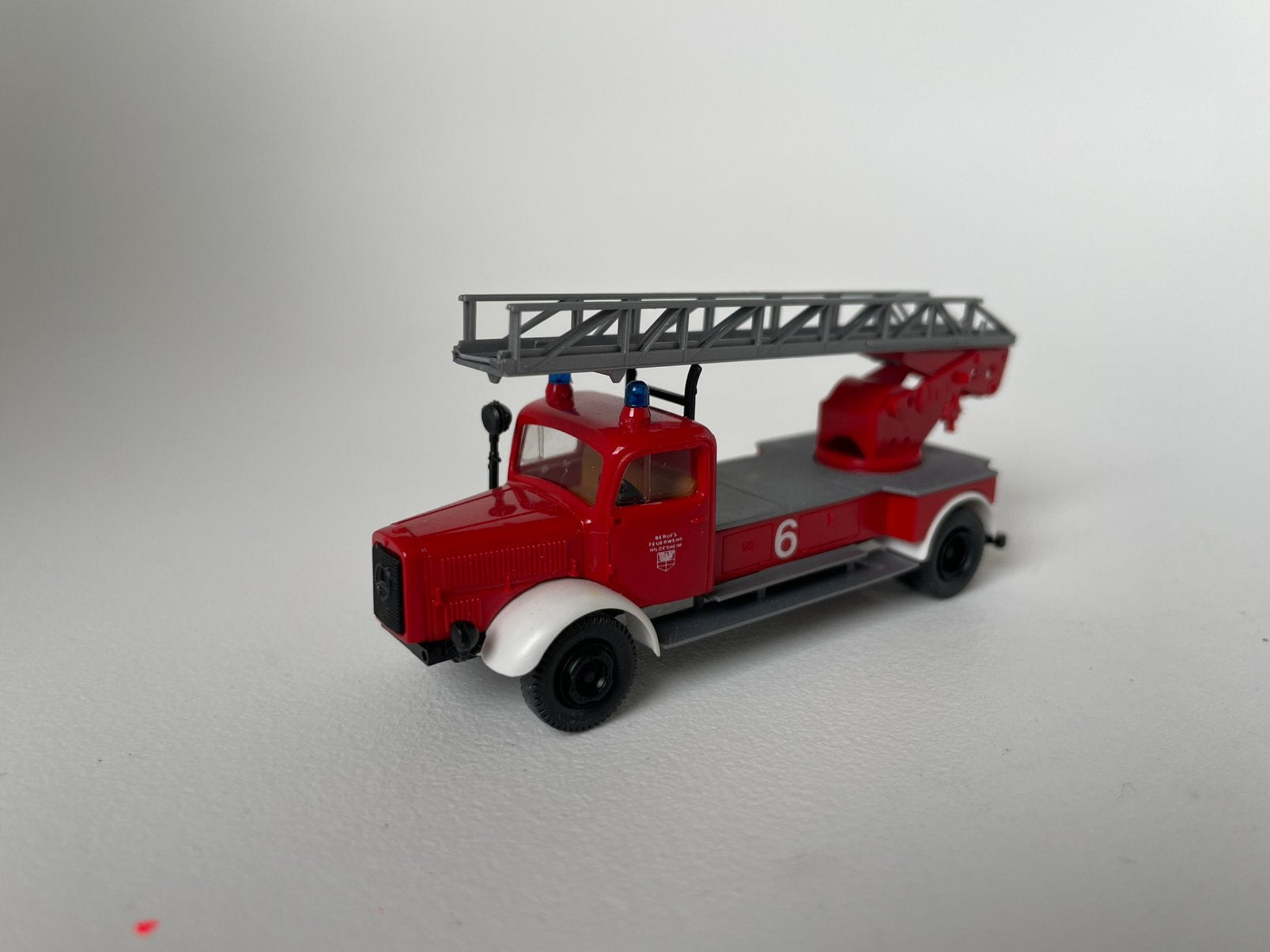 model MB Mercedes Benz ladderwagen 1/87 H0 (Roco Austria), Ophalen of Verzenden, Gebruikt, Bus of Vrachtwagen