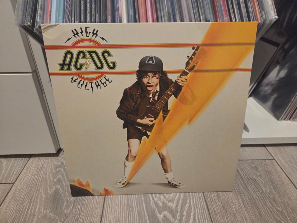 AC/DC high voltage 50th anniversary golden LP, Ophalen of Verzenden, Zo goed als nieuw, 12 inch