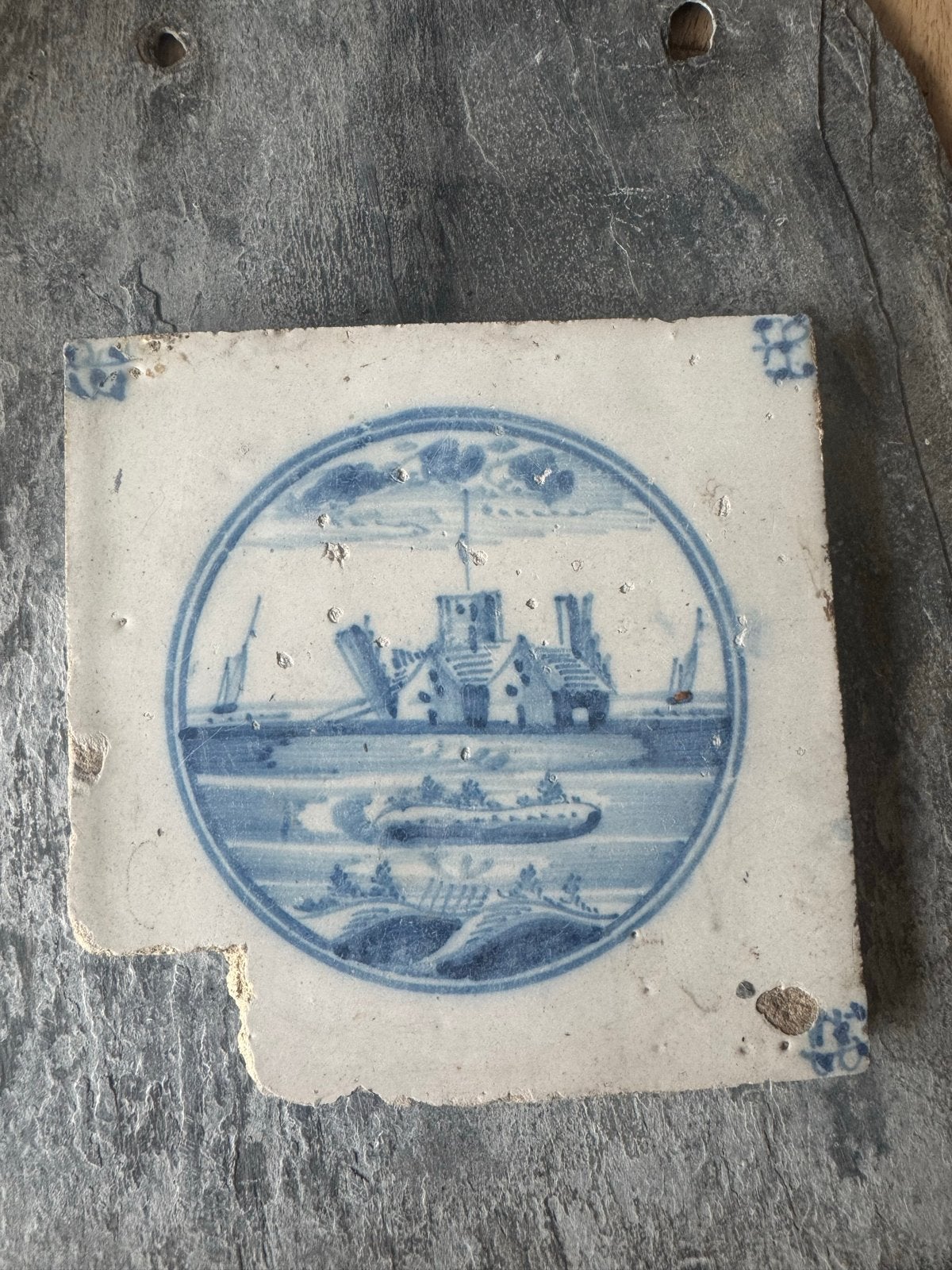 Oud Delfts blauw tegeltje op dakpan, Antiek en Kunst, Ophalen of Verzenden