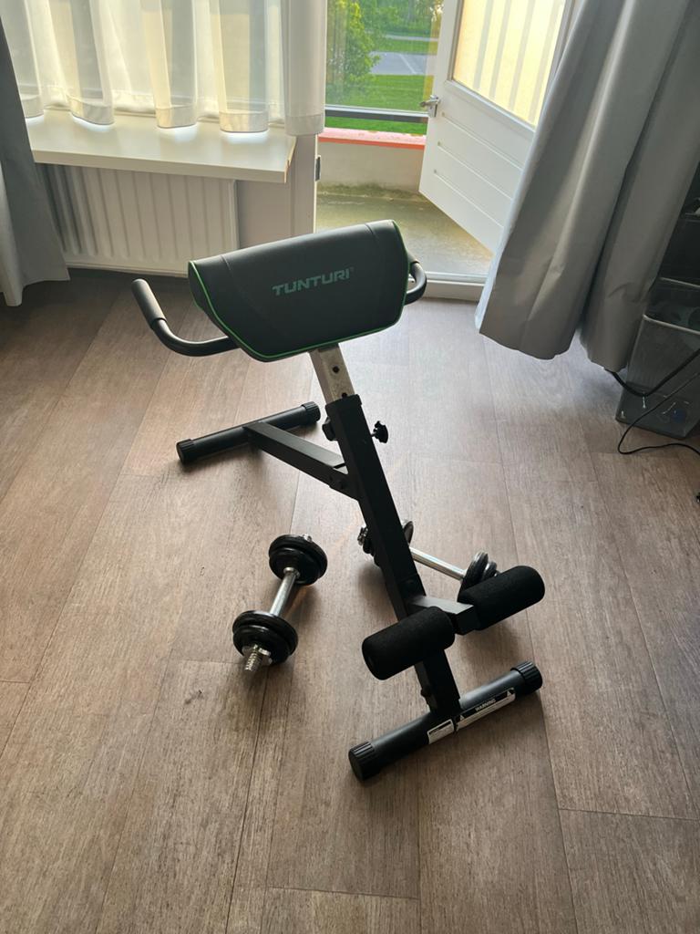 Tunturi buikspierbank / rugtrainer met dumbbells, Sport en Fitness, Ophalen, Krachtstation, Zo goed als nieuw, Buik