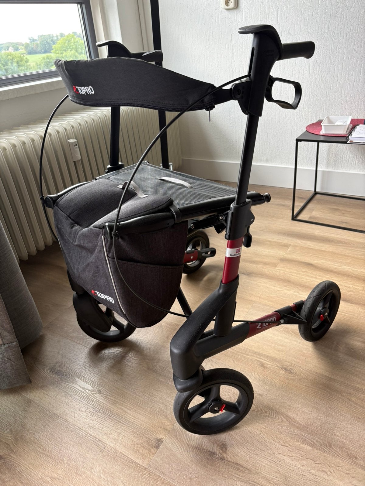 Rollator Zwart/Rood van merk Topro, Ophalen, Zo goed als nieuw
