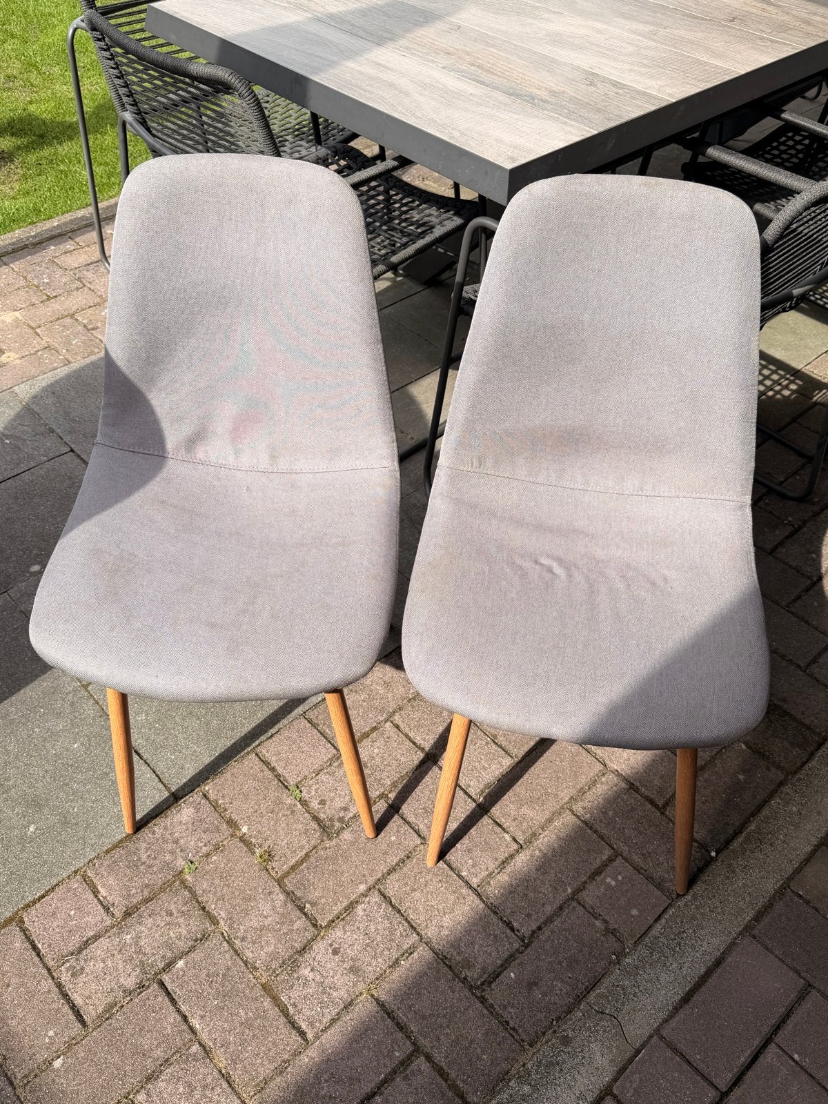 2 gebruikte Jysk eetkamerstoelen - grijs, Ophalen, Gebruikt, Twee, Grijs
