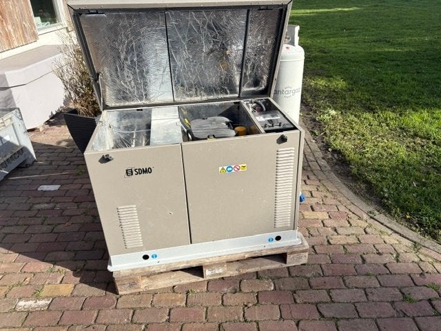 LPG generator SDMO, Ophalen of Verzenden, Zo goed als nieuw, 10 tot 30 kVA, Elektrisch startend