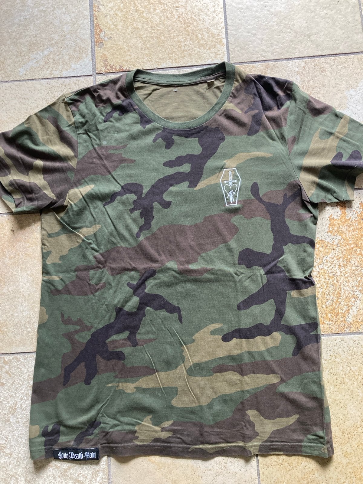 Love.Death.Pain Camouflage T-shirt Maat M, Kleding | Heren, Ophalen of Verzenden, Zo goed als nieuw, Maat 48/50 (M), Groen