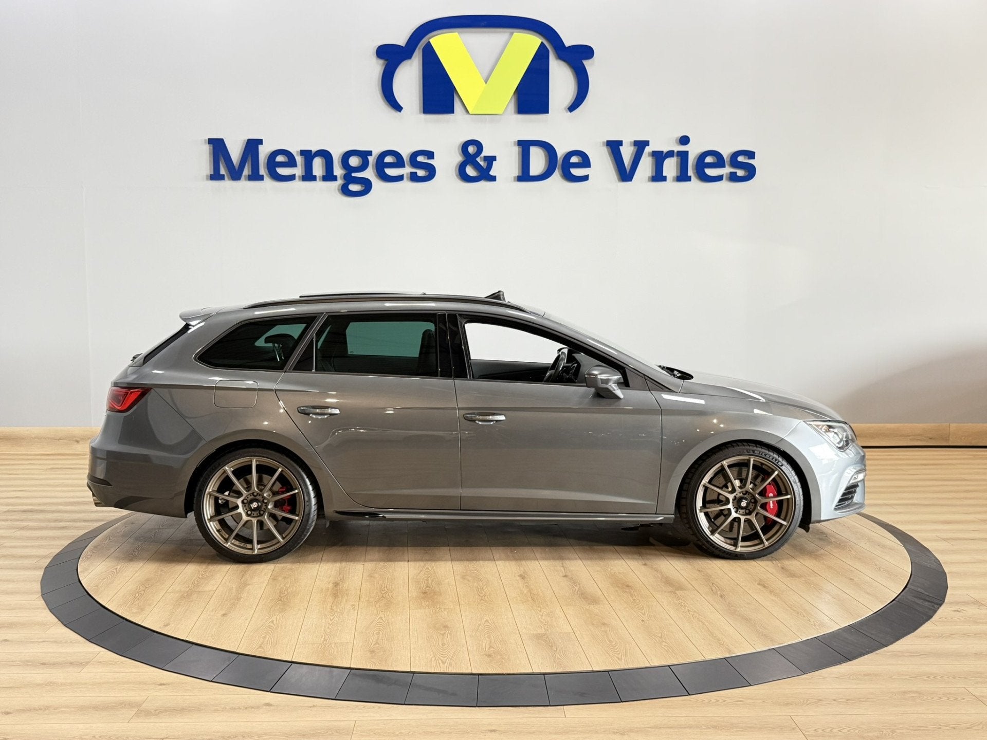 SEAT Leon ST 2.0 TSI CUPRA 300PK Kuip Stoelen | Camera | Sfe, Auto's, 12 maanden, 15 km/l, Gebruikt, 4 cilinders