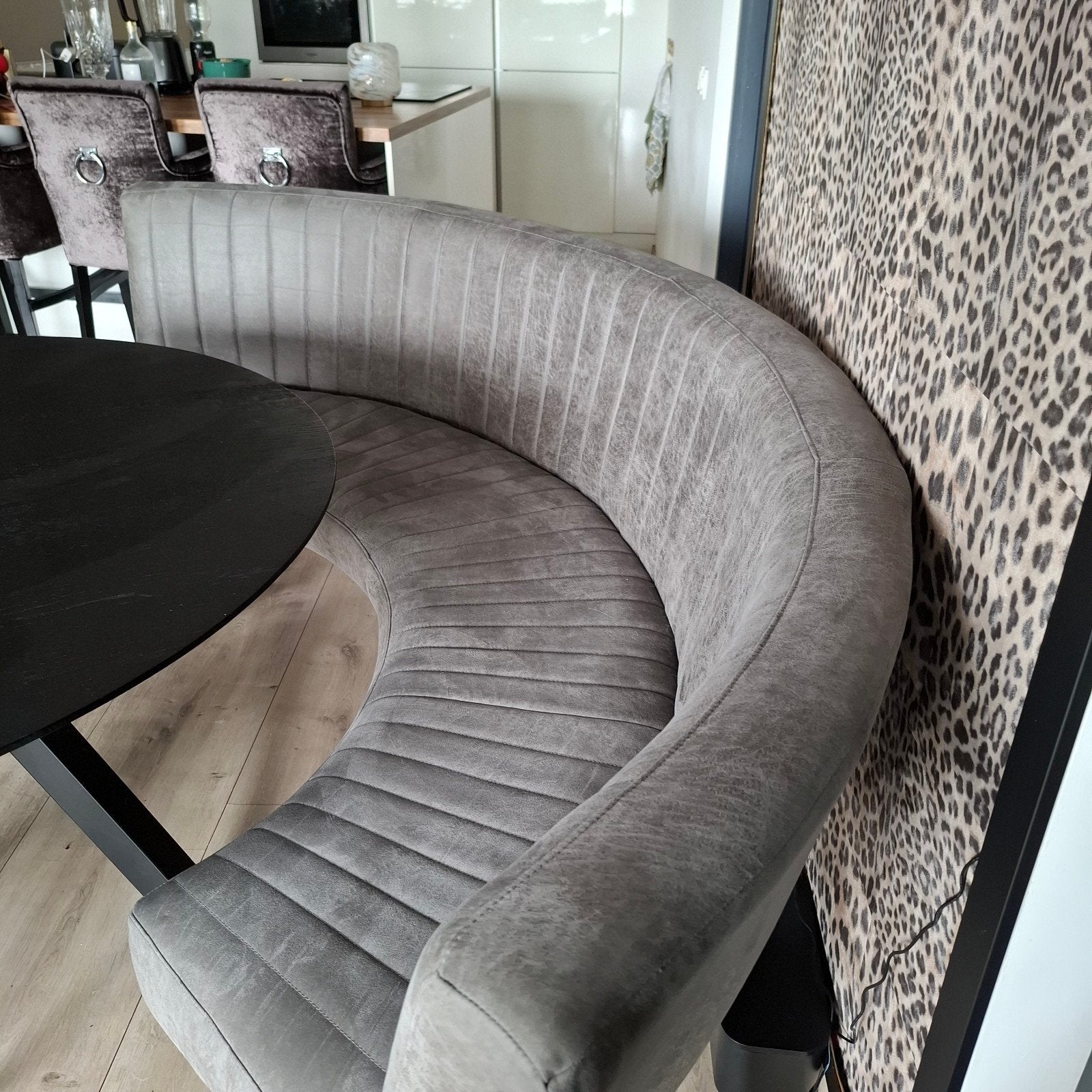 Moderne grijze eetbank, zo goed als nieuw, Ophalen, Zo goed als nieuw, Vijf, Zes of meer stoelen, Modern