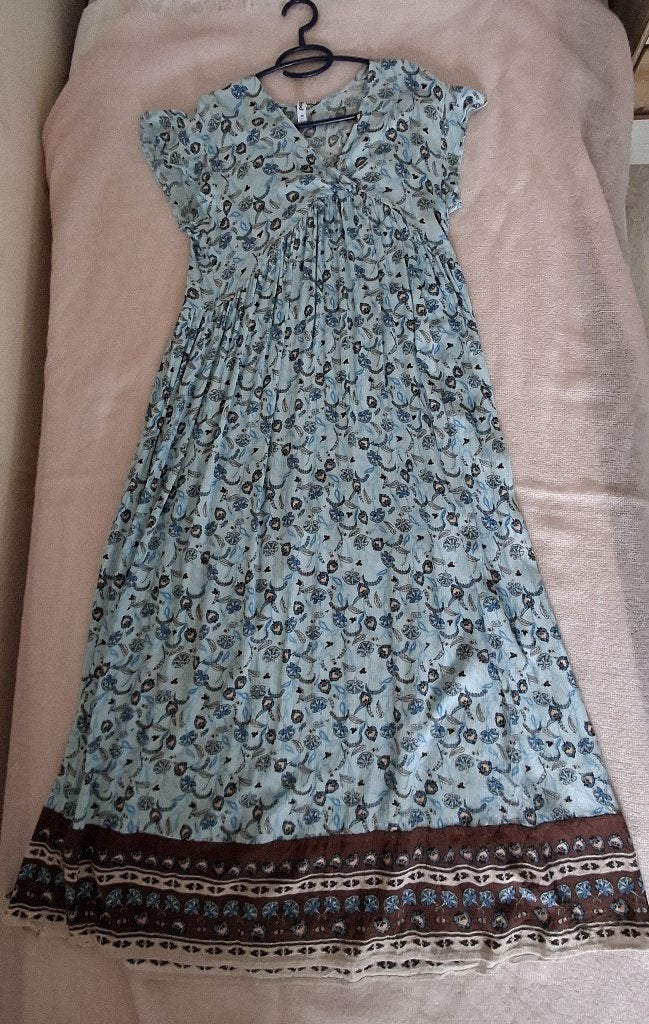 lange jurk in lichtblauw/bruin, Maat 38/40 (M), Blauw, Ophalen of Verzenden, Gedragen