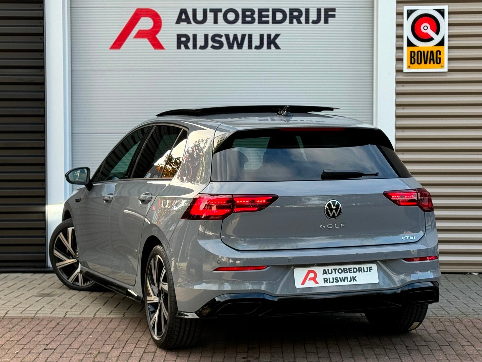 Volkswagen Golf 1.5 eTSI R-Line Pano/Head-Up/Camera, Auto's, 4 cilinders, Alcantara, Bedrijf, Automatische klimaatregeling