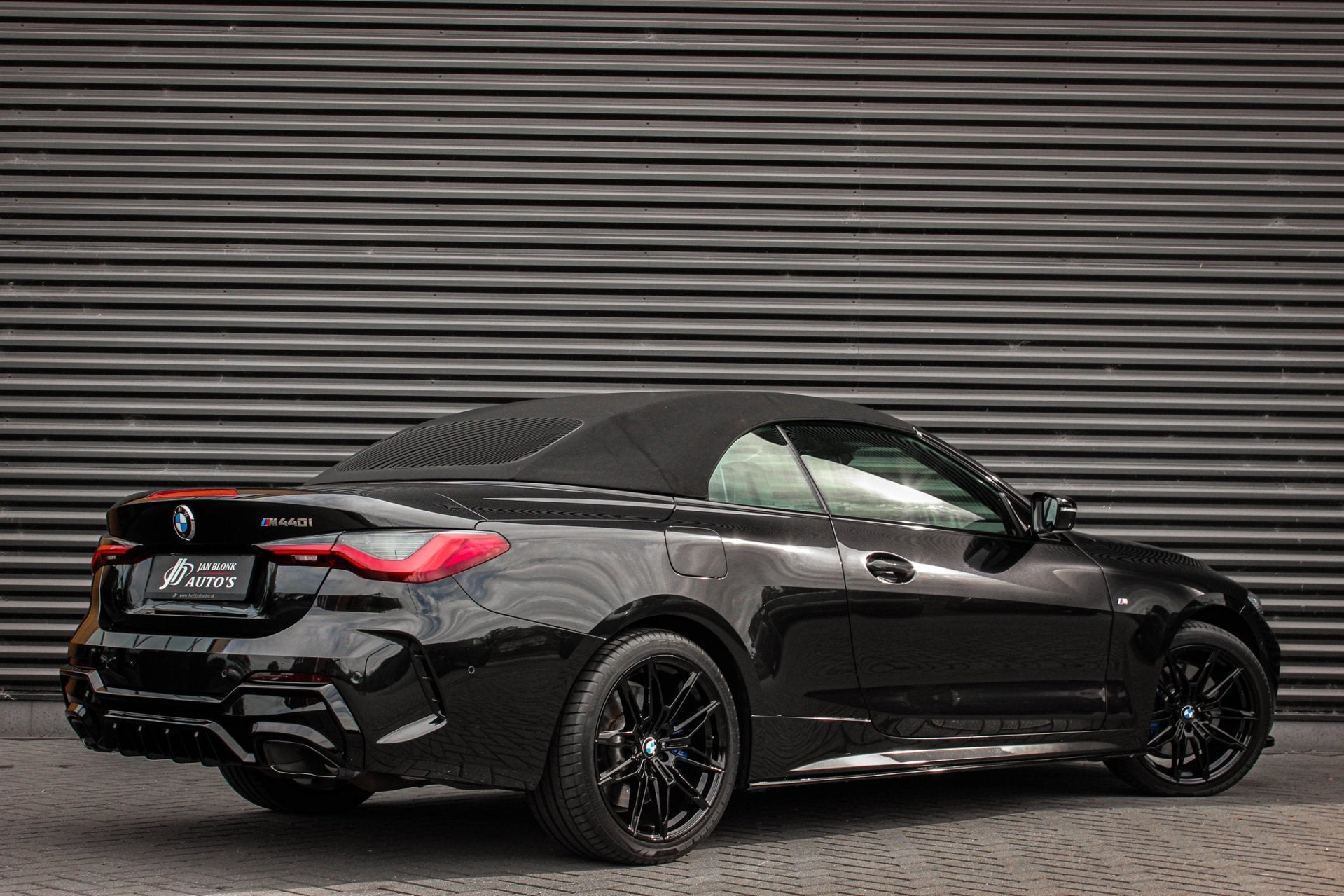 BMW 4-serie Cabrio M440i xDrive High Executive 374PK / STUUR, Auto's, BMW, 4-Serie, 4 stoelen, Zwart, Bedrijf
