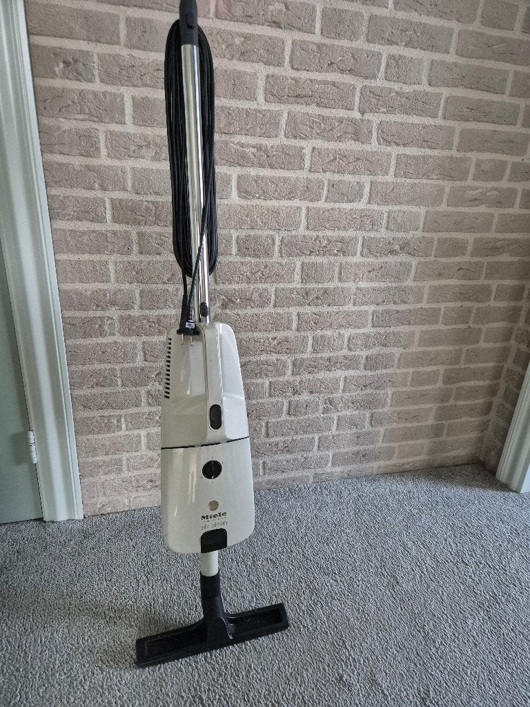 Miele steelstofzuiger de luxe S125, Witgoed en Apparatuur, Stofzuigers, Ophalen of Verzenden, Zo goed als nieuw, Miele, Minder dan 1200 watt