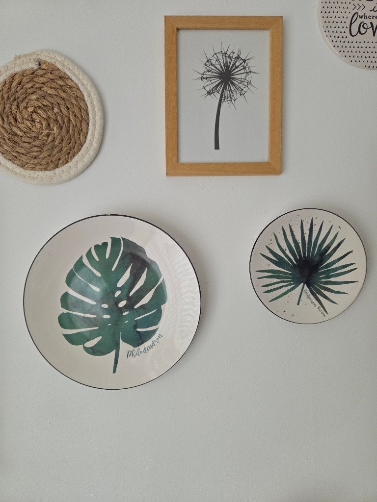 Twee wandbordjes van Karwei, Verzenden, Steen/keramiek, Zo goed als nieuw, Wandbord of Wandpaneel