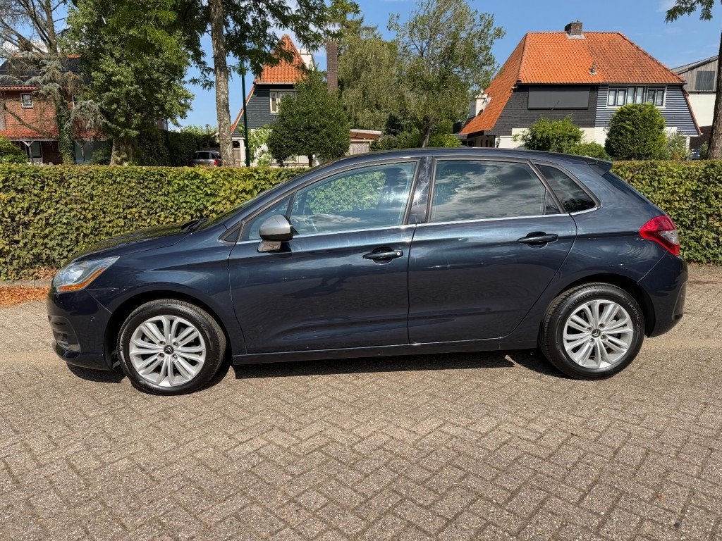 Citroen C4 1.2 PURET. EXCLUSIVE. Airco. nav. nieuwe distribu, Electronic Stability Program (ESP), Euro 6, 1199 cc, Blauw
