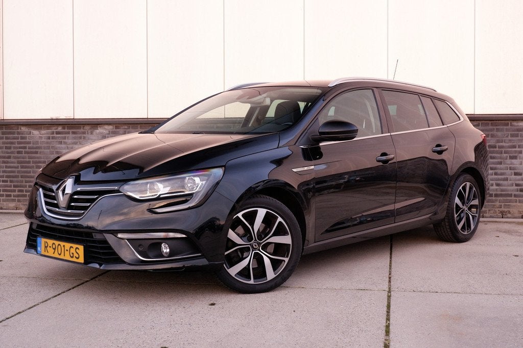 Renault Mégane Estate 1.3 TCe Bose 163pk | Trekhaak | Camer, Auto's, Renault, Gebruikt, Zwart, 4 cilinders, 715 kg