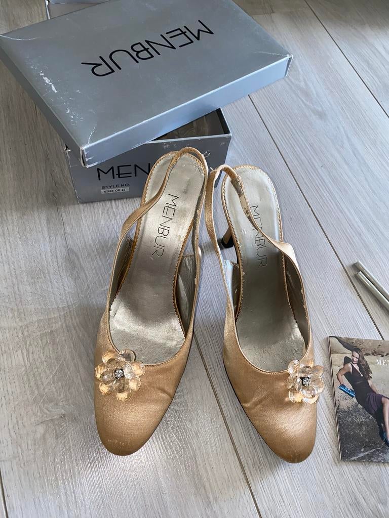 Mooie zomerse schoenen van merk Menbur maat 41 prima staat, Beige, Gedragen, Sandalen of Muiltjes, Ophalen of Verzenden