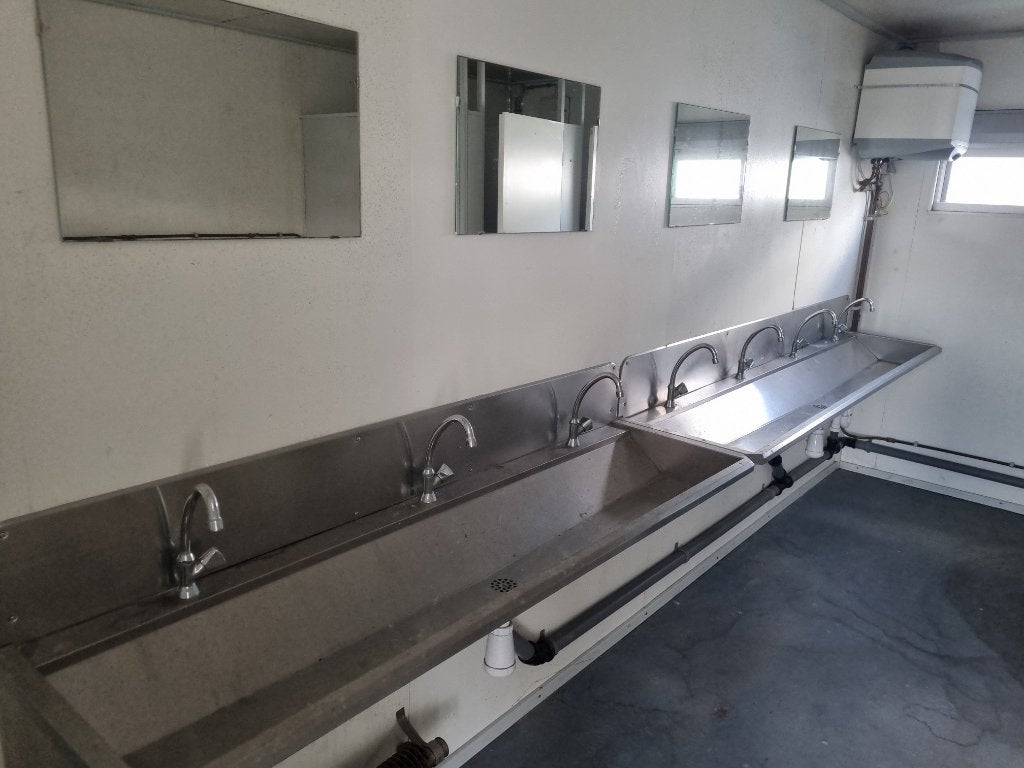 OPRUIMING 4 Sanitair units 2 WC’s 3 Urinoirs 7 Wasbakken, Ophalen, Gebruikt