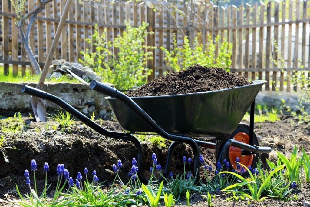1 Kruiwagen met zwarte tuingrond/aarde, Tuin en Terras, Aarde en Mest, Ophalen