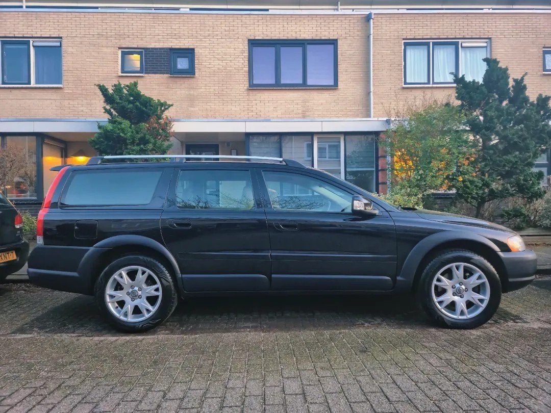 Volvo XC70 2.5 T AWD Summum | Dealer Onderhouden!, Automaat, Euro 5, 1800 kg, Beige
