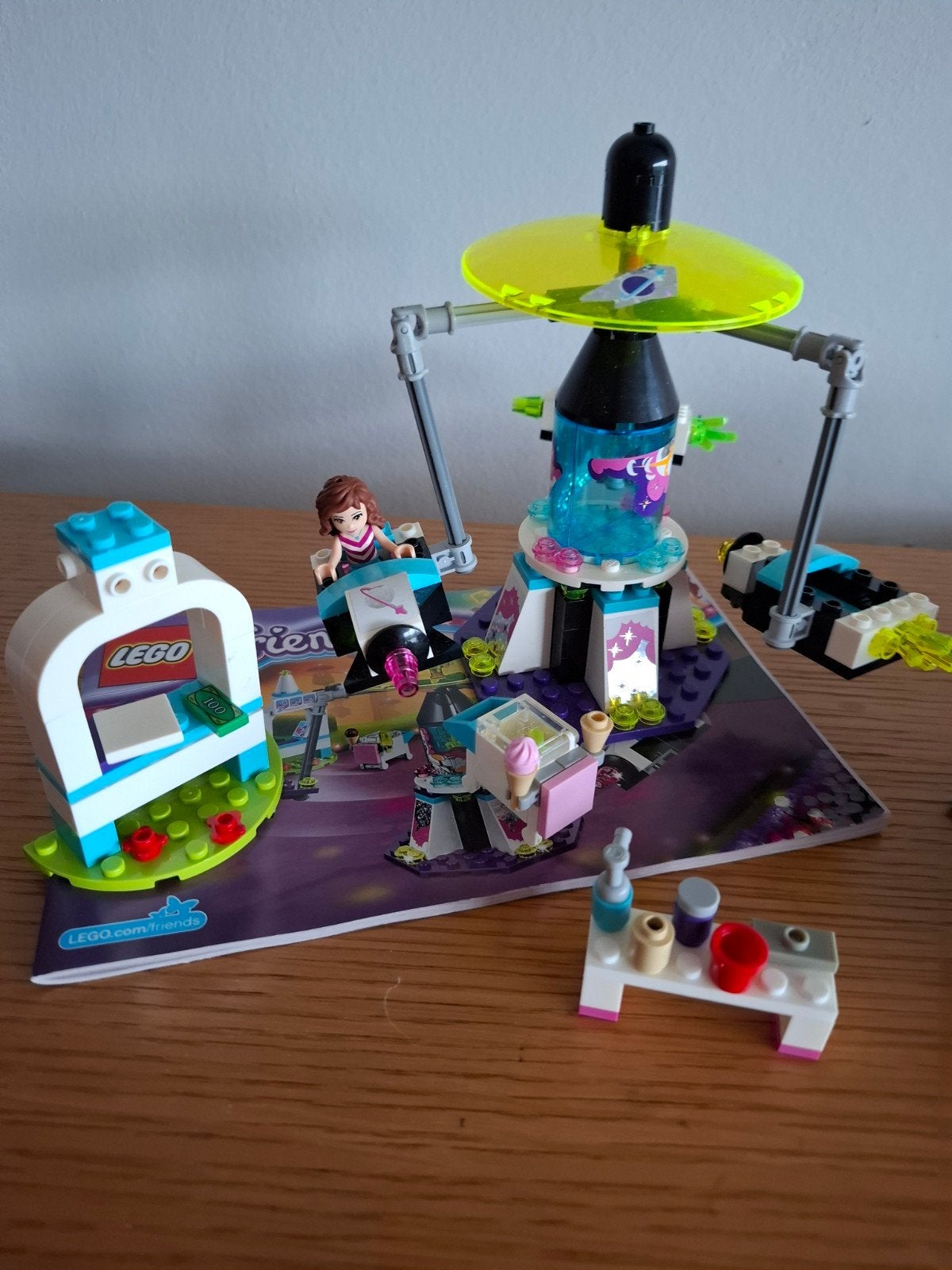 Lego Friends Draaimolen, Auto met Caravan en Hotdogkraam, Gebruikt, Lego, Friends, Ophalen of Verzenden