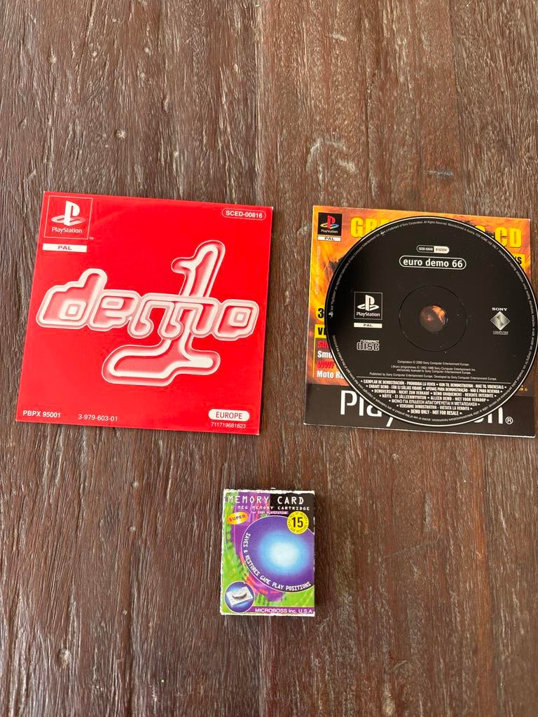 Retro ps one demo’s + memory card, Spelcomputers en Games, Spelcomputers | Sony PlayStation 1, Ophalen of Verzenden, Zo goed als nieuw