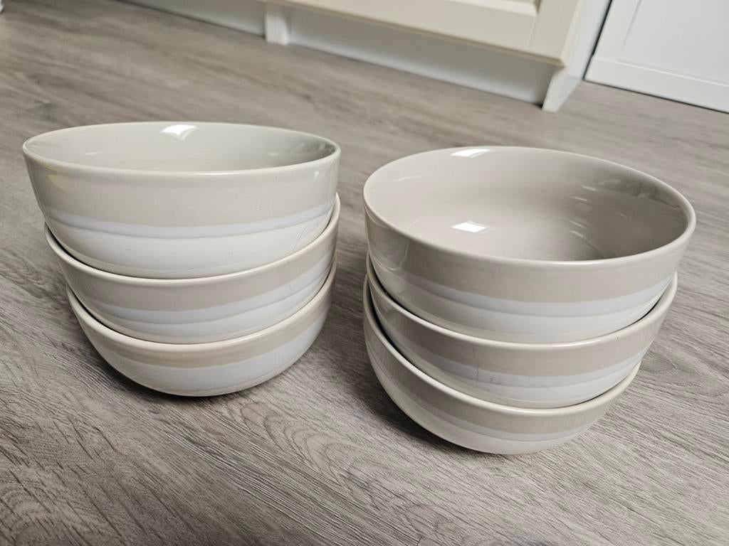 Zes schaaltjes wit/beige Sevilla Hema 15cm, Gebruikt, Ophalen of Verzenden, Schaal of Schalen, Overige stijlen