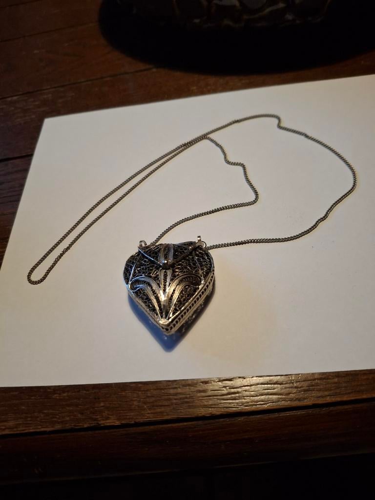 Ketting met  beursje filigrain, Ophalen of Verzenden, Overige materialen