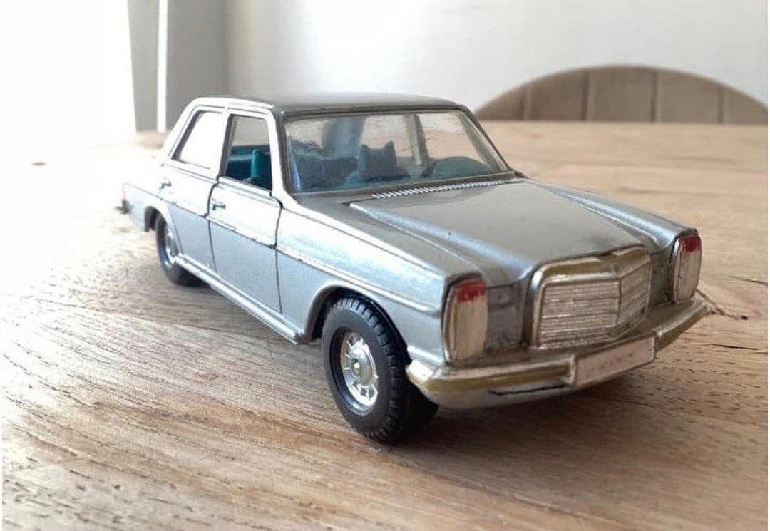 Corgi Mercedes-Benz 240D – schaal 1:36, Hobby en Vrije tijd, Ophalen of Verzenden, Gebruikt, Auto, Corgi