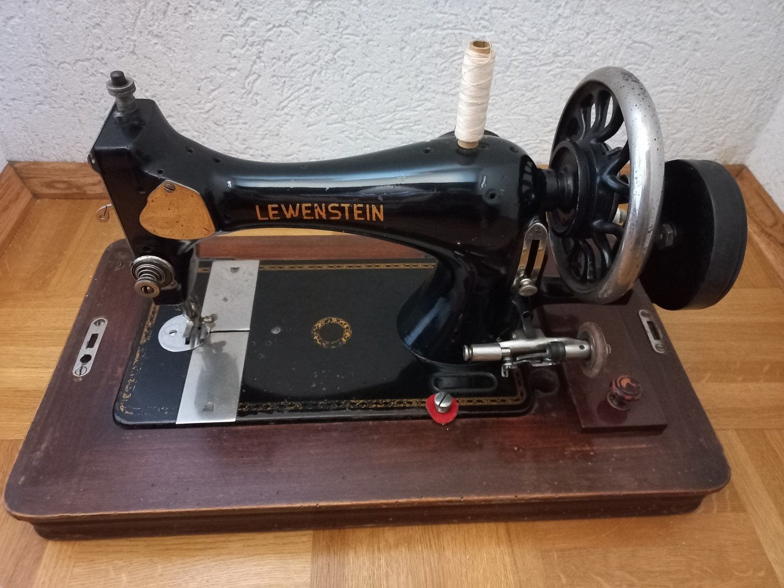 Antieke naaimachine Lewenstein. Ophalen in Echt, Antiek en Kunst, Ophalen
