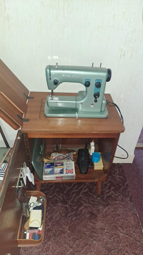 Husqvarna naaimachine met kast, Antiek en Kunst, Ophalen