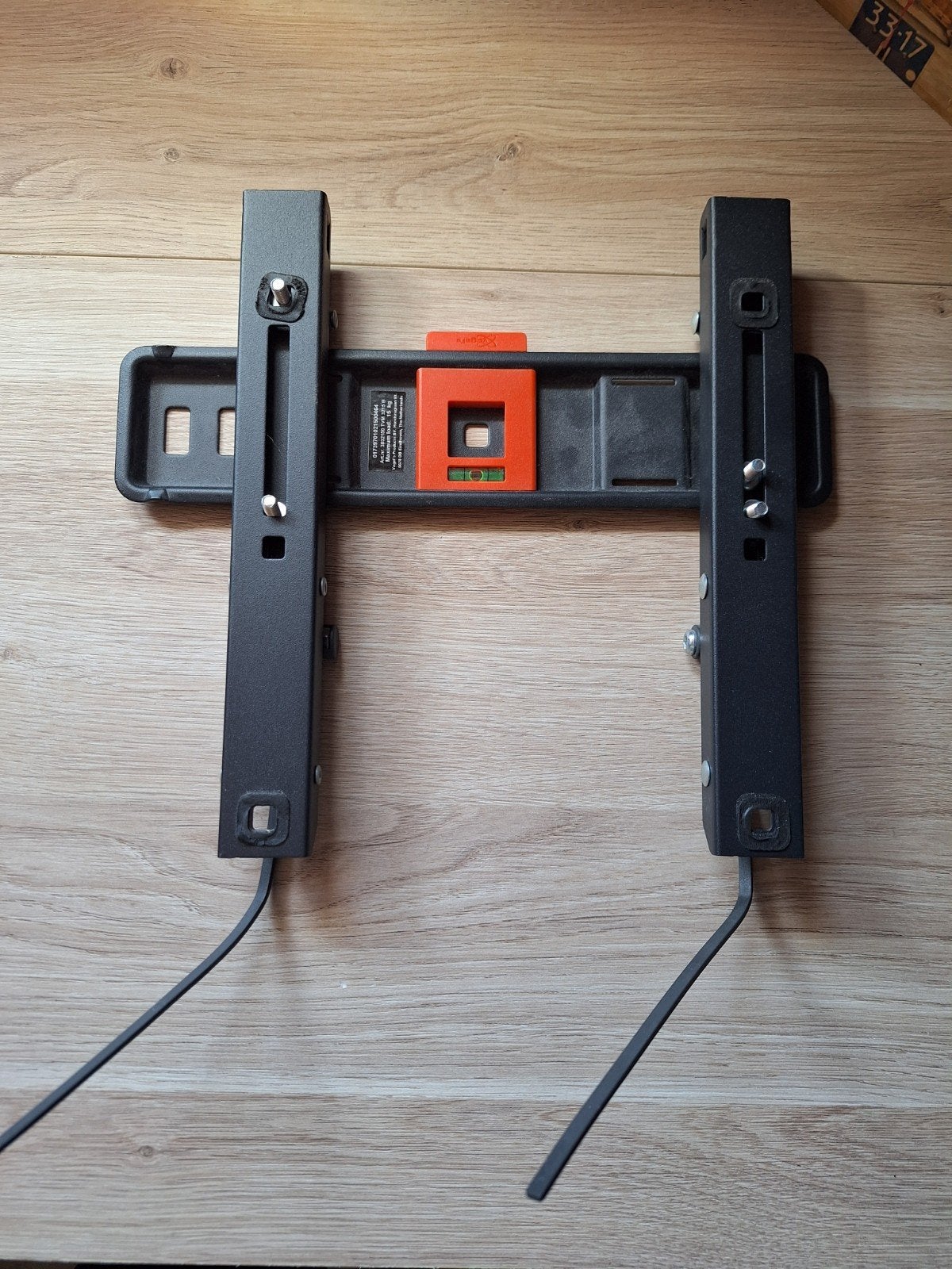 Vogel's TVM 3215 kantelbare TV beugel, Ophalen of Verzenden, Zo goed als nieuw