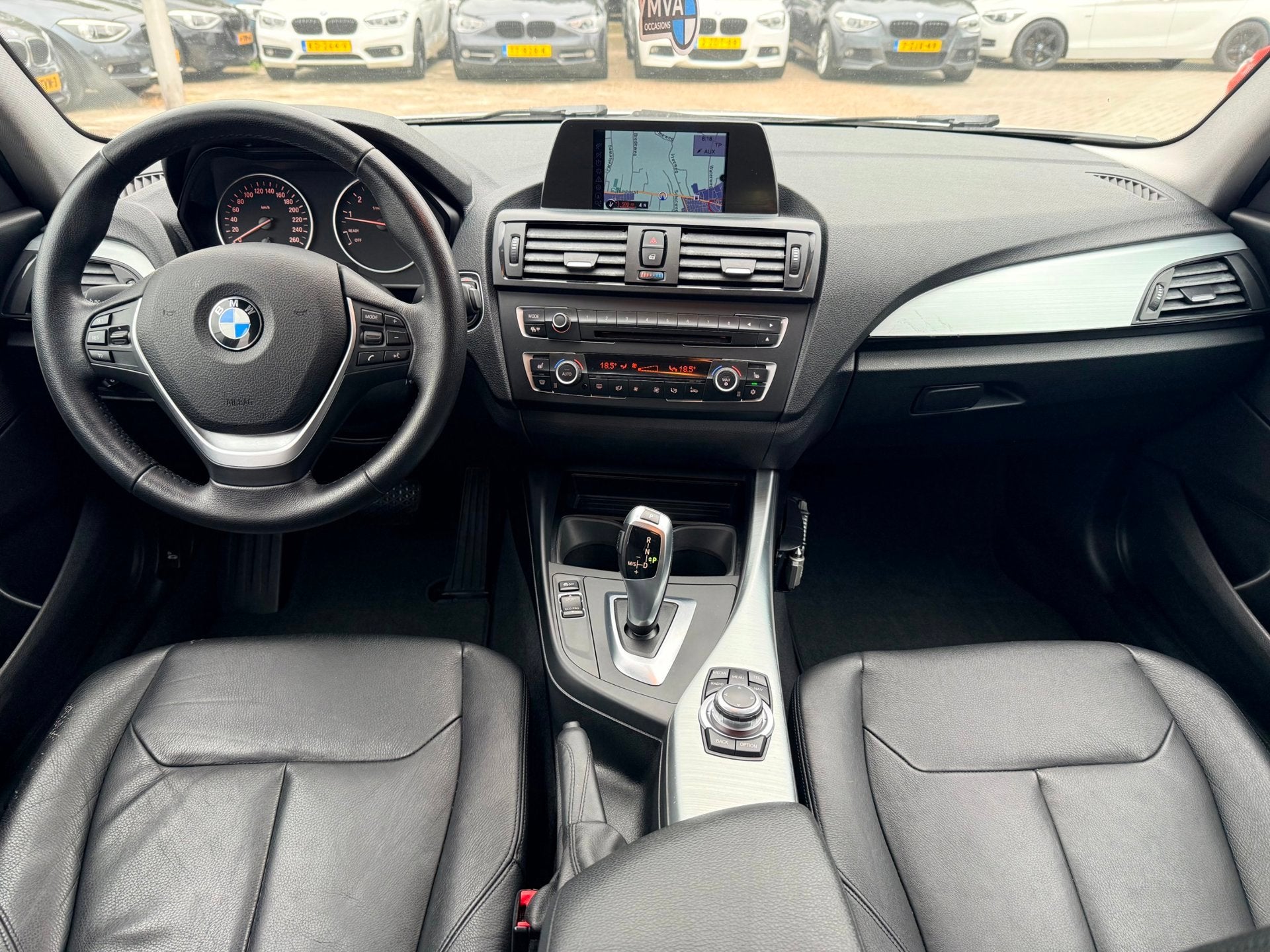 BMW 1-serie 118i Business+ Urban|Nieuwe Ketting + Klepseals|, Auto's, Euro 5, Achterwielaandrijving, Gebruikt, Zwart