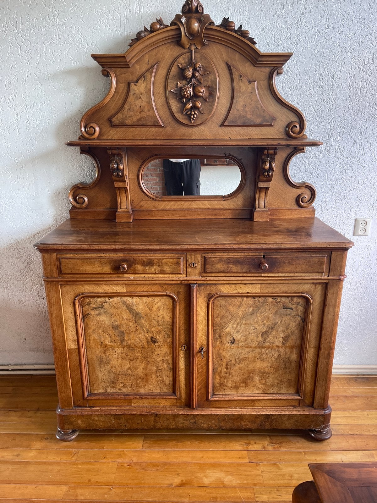 Antiek dressoir met spiegel en houtsnijwerk, Ophalen