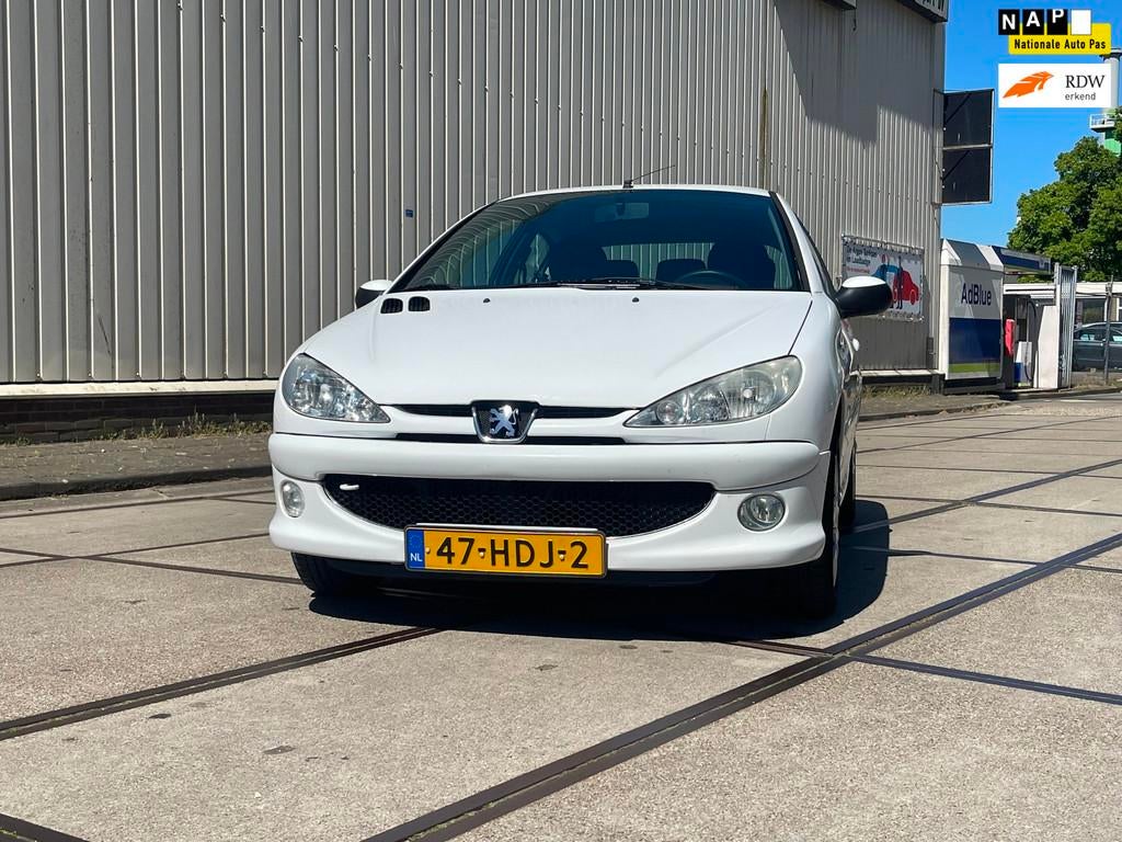 Peugeot 206 1.4 Génération 2008 3drs Apk/Nap Wit, Auto's, Peugeot, Voorwielaandrijving, 31 €/maand, 4 cilinders, Wit