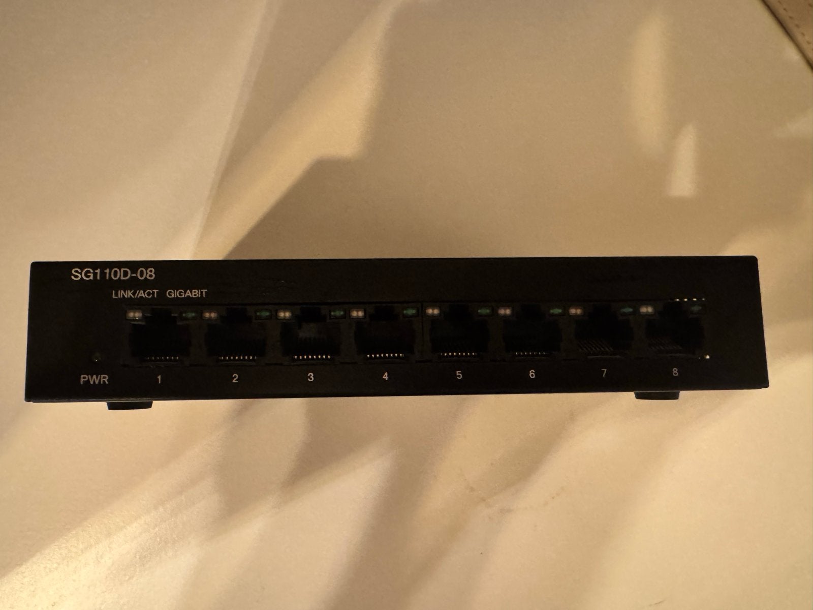 Cisco SG110D-08 8-poorts Gigabit Desktop Switch, Ophalen of Verzenden, Zo goed als nieuw