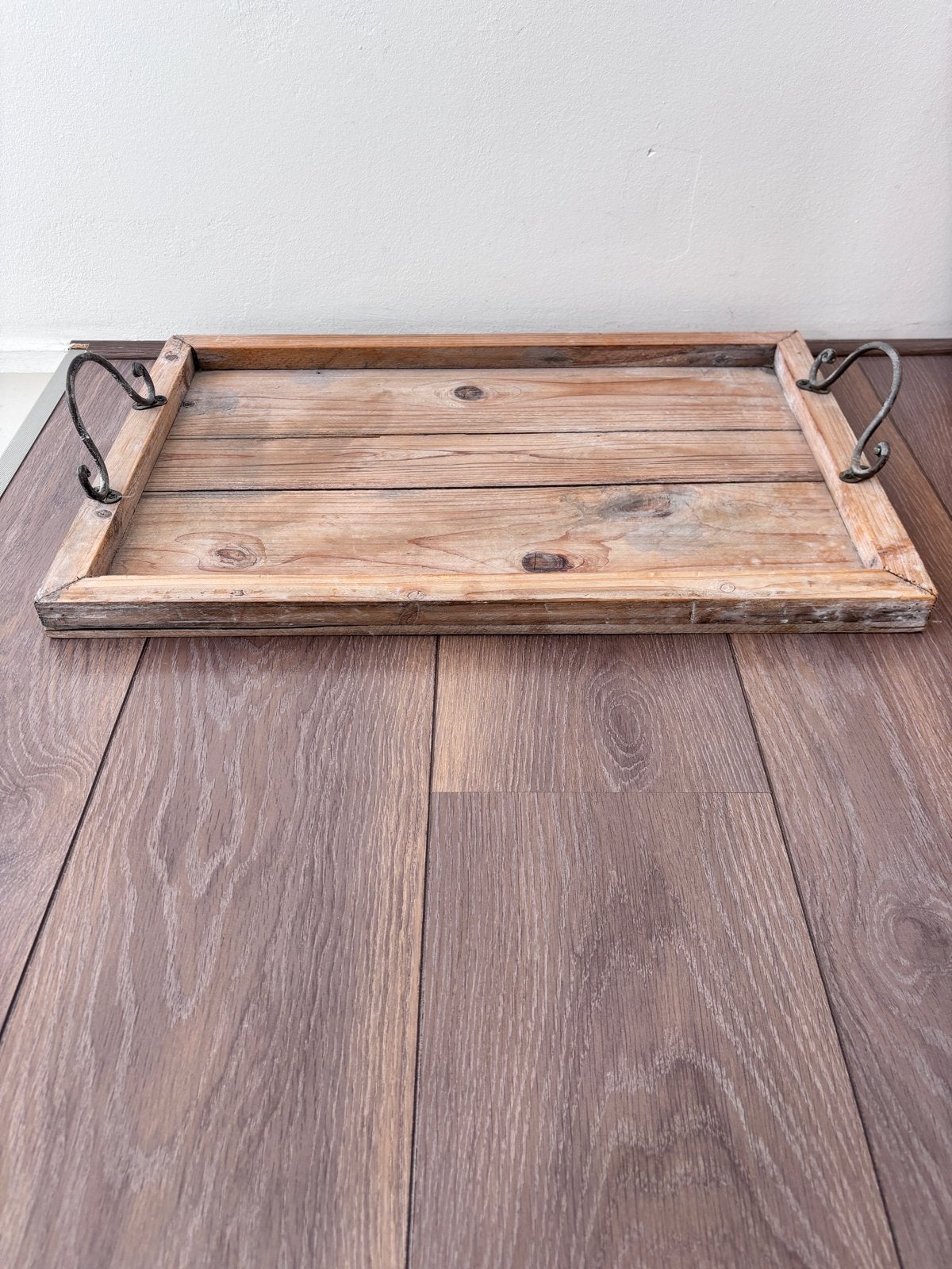 Rustiek houten dienblad met metalen handvatten, Ophalen, Gebruikt, Rechthoekig, Hout